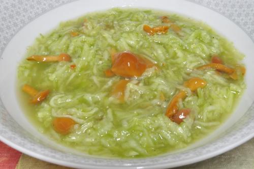 Okurkový salát s nakládanými houbami  – Snadné Česko recept, zvládnete za Do 30 minut